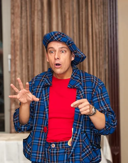 Clown LIAR unterhält Kinder bei einer Clownshow in NRW