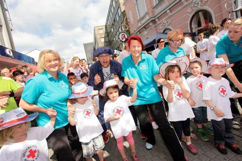 Walk Act auf einem Straßenfest in Bottrop