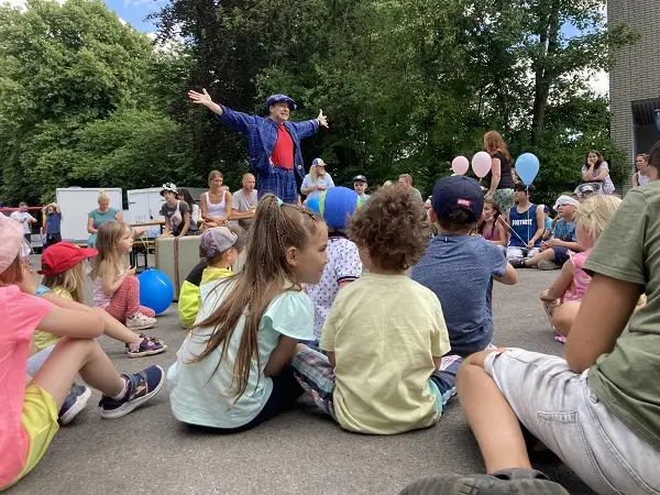 LIAR bei einer Open-Air-Zaubershow für Kinder