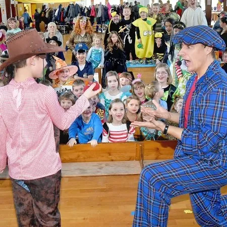Zaubershow auf einer Bühne für Karneval in Gladbeck