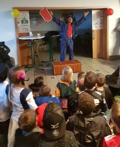 Karneval mit Clown Zauberer LIAR